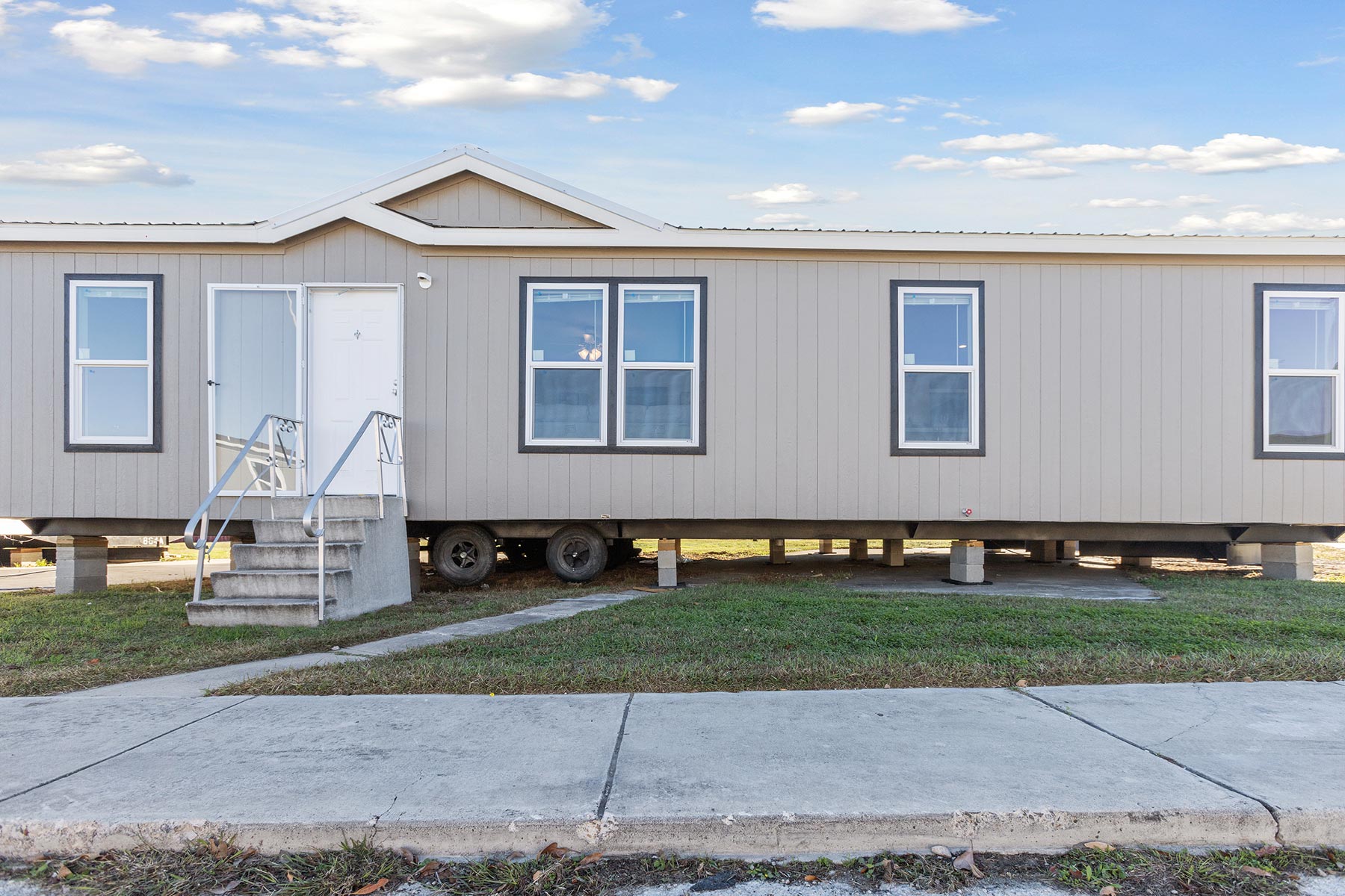 RM2848H-Exterior-(3).jpg